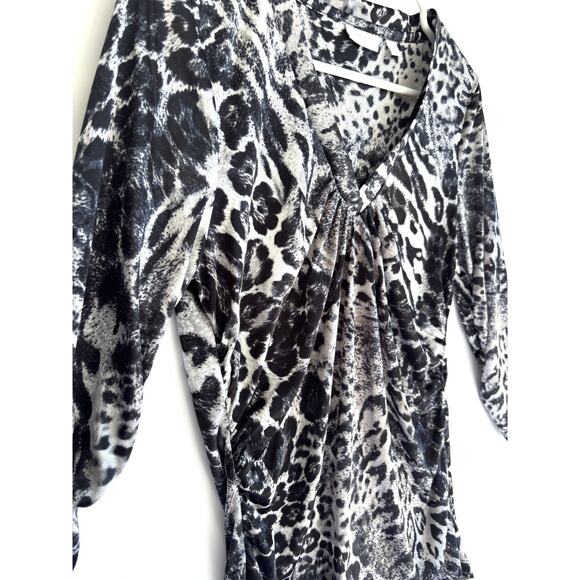 New York & Company Women’s Leopard Print Blouse V Neck Size M - Picture 3 of 7